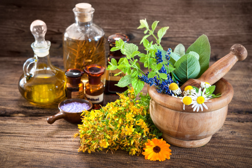 http://woman-fox.ru/wp-content/uploads/2018/01/bigstock-Essential-oil-mortar-with-fre-95955416-1-1024x683.jpg